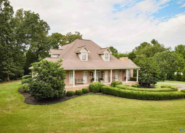 Property at 2122 Chapel Hill Rd, Decatur, AL 35603, 4 beds, 3.5 baths