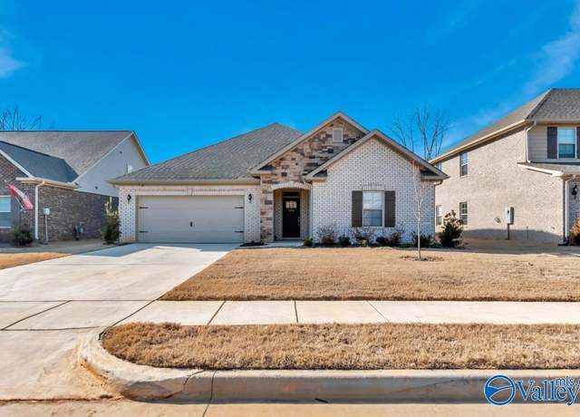 Property at 104 Grove Hill Cir, New Market, AL 35761, 3 beds, 2 baths