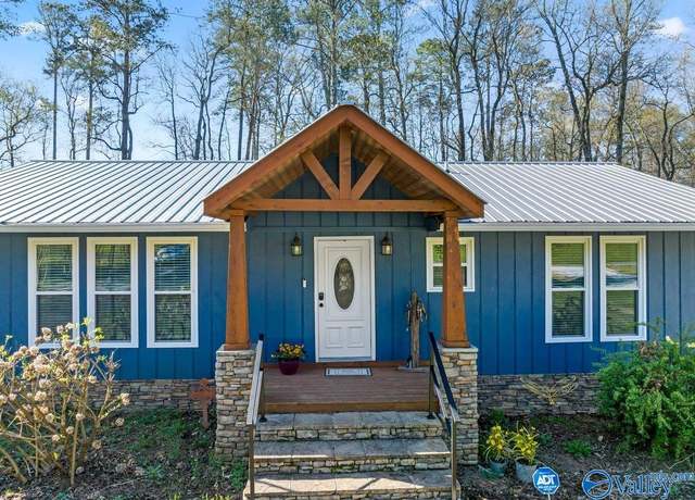 Property at 1370 Holiday Shores Rd, Scottsboro, AL 35769, 4 beds, 2 baths
