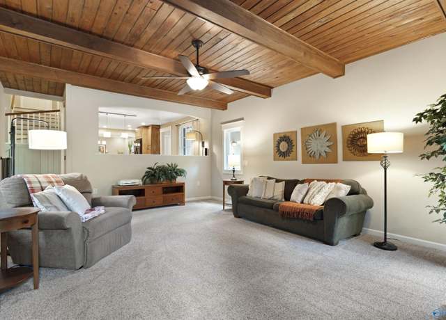 Property at 2015 Chapel Hill Rd SW, Decatur, AL 35603, 4 beds, 3.5 baths