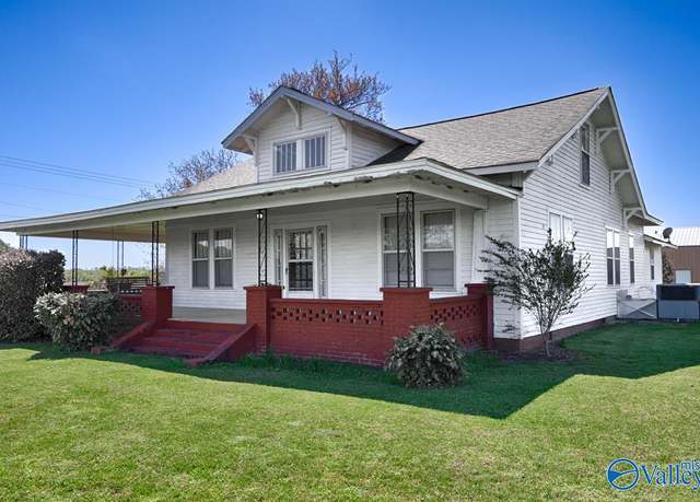 Property at 7971 Moores Mill Rd, Meridianville, AL 35759, 4 beds, 2 baths