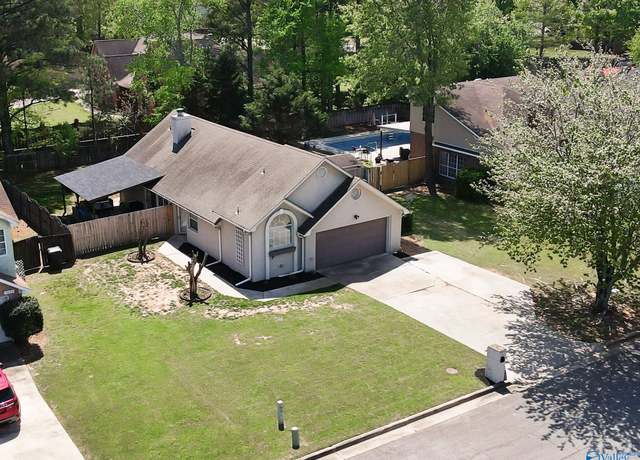 Property at 1933 S Brownstone Ct, Decatur, AL 35603, 3 beds, 2 baths