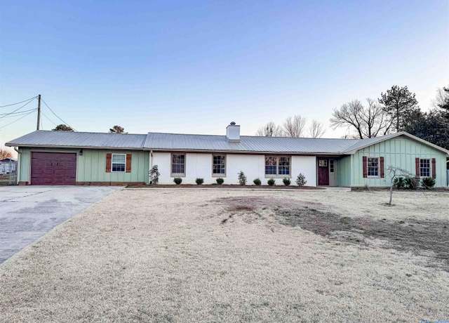 Property at 4709 Shane St, Guntersville, AL 35976, 4 beds, 3 baths