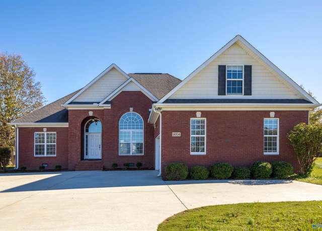 Property at 14704 Calderwood St, Athens, AL 35613, 3 beds, 3.5 baths
