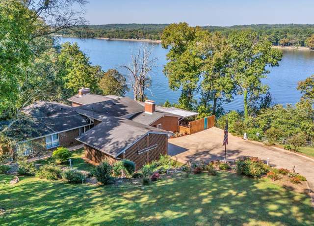Property at 411 Darby Ave, Sheffield, AL 35660, 3 beds, 4.5 baths