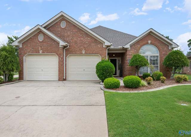 Property at 2426 Aldingham Dr SW, Decatur, AL 35603, 3 beds, 2 baths