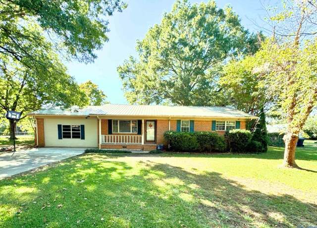 Property at 630 Lee St, Hartselle, AL 35640, 3 beds, 2 baths