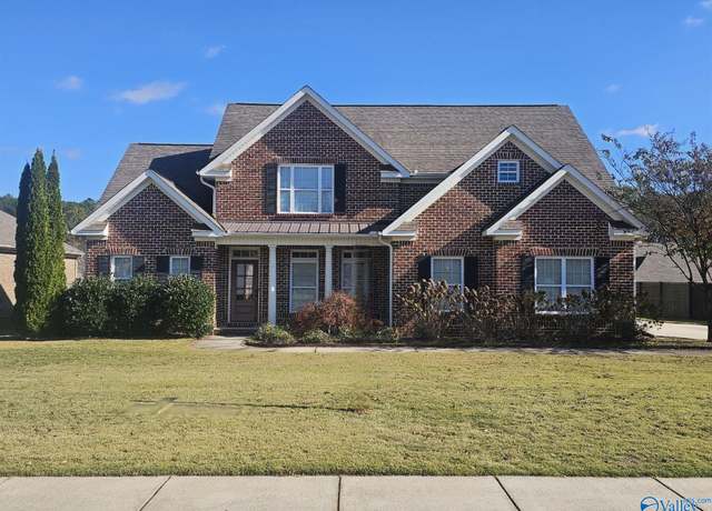 Property at 402 Pembrooke Cir SE, Hartselle, AL 35640, 3 beds, 2.5 baths