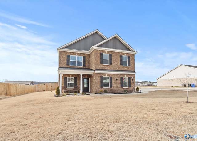 Property at 13831 Hill Place Ln, Athens, AL 35611, 5 beds, 3 baths
