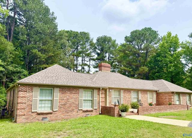 Property at 2408 Old Creek Trl, Decatur, AL 35603, 4 beds, 2.5 baths