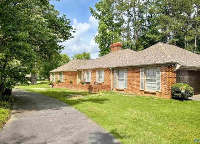 Property at 2408 Old Creek Trl, Decatur, AL 35603, 4 beds, 2.5 baths