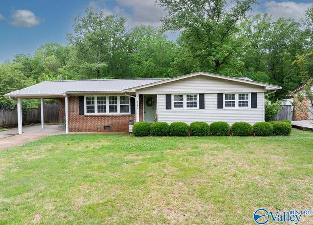 Property at 322 Woodall Ln, Scottsboro, AL 35768, 3 beds, 2 baths