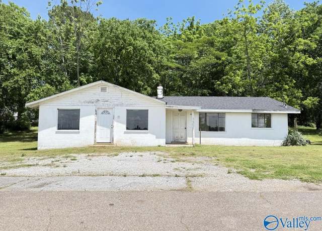 Property at 11801 W Gateway Dr SE, Huntsville, AL 35803, 2 beds, 1 bath