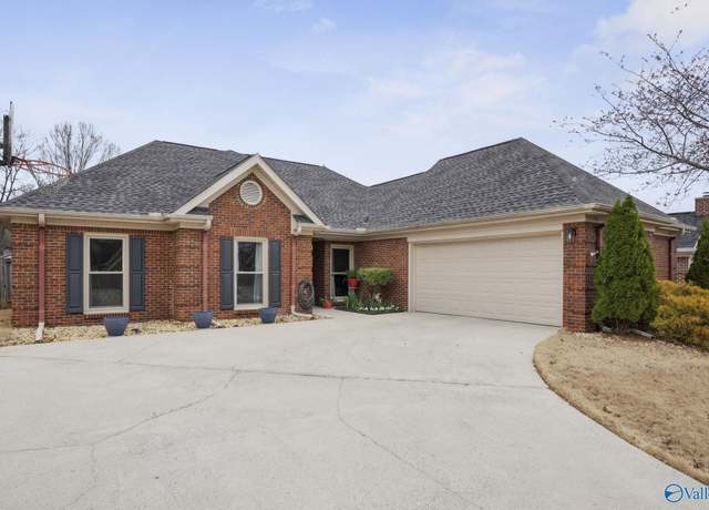 Property at 2419 Johnstone Cir SE, Huntsville, AL 35803, 3 beds, 2 baths
