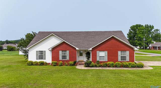 Photo of 453 Meadowood Ave, Winfield, AL 35594