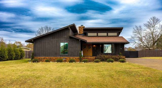 Photo of 140 Mooncrest Dr, Boaz, AL 35956