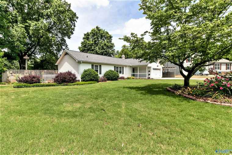 Photo of 1201 Aldridge Dr Huntsville, AL 35803