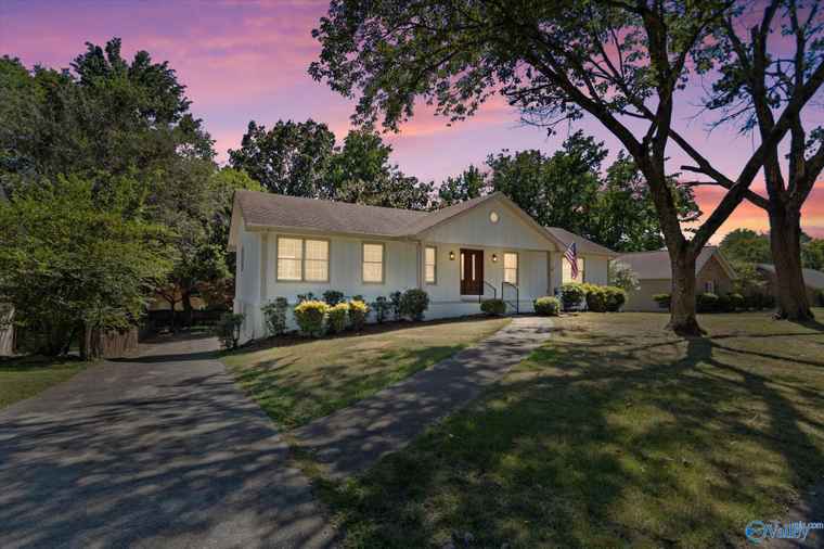 Photo of 2612 Excalibur Dr Huntsville, AL 35803