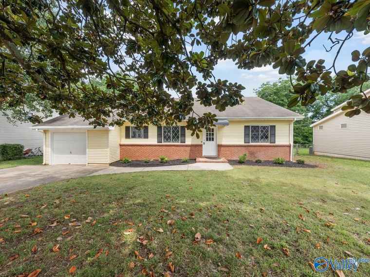 Photo of 2719 Hillsboro Rd Huntsville, AL 35805