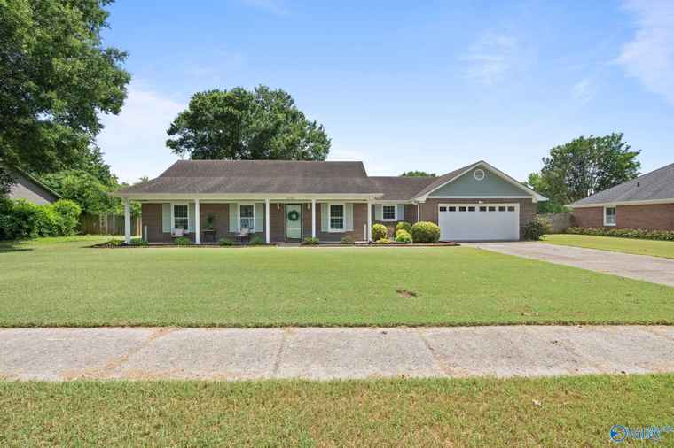 Photo of 2225 Villaret Dr Huntsville, AL 35803