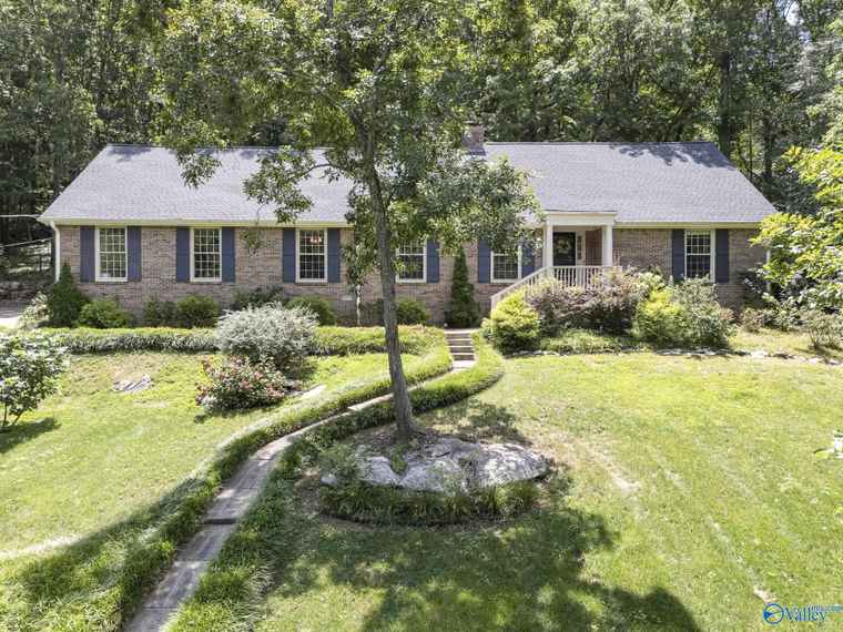 Photo of 1822 Mountainbrook Dr SE Huntsville, AL 35801