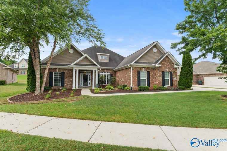 Photo of 2272 Towne Park Dr Huntsville, AL 35803