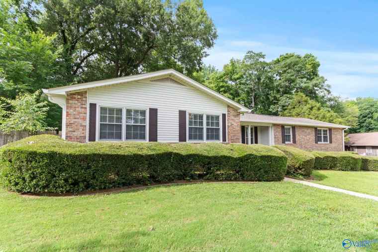 Photo of 2502 Galahad Dr Huntsville, AL 35803