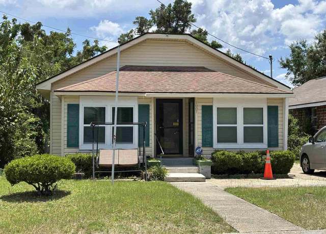 Property at 1007 W Wright St, Pensacola, FL 32501, 5 beds, 2 baths