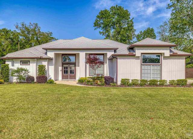 Property at 2550 N 15th Ave, Pensacola, FL 32503, 3 beds, 2.5 baths