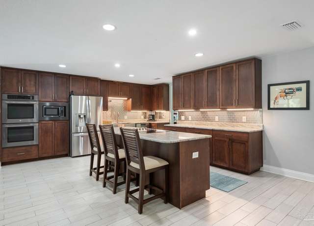 Property at 127 Windsor Pl, Gulf Breeze, FL 32561, 4 beds, 3 baths