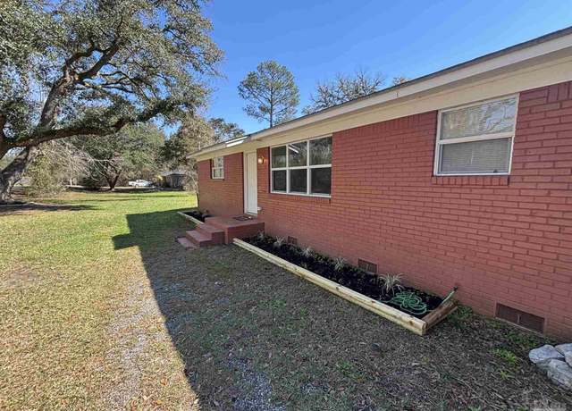 Property at 6773 Contentment St, Milton, FL 32583, 3 beds, 1.5 baths