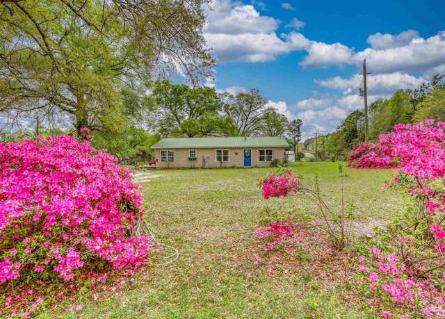 Property at 1993 Varnum Rd, Laurel Hill, FL 32567, 4 beds, 1.5 baths