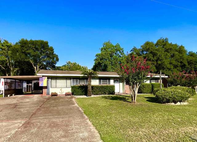 Property at 1012 Edison Dr, Pensacola, FL 32505, 2 beds, 1.5 baths