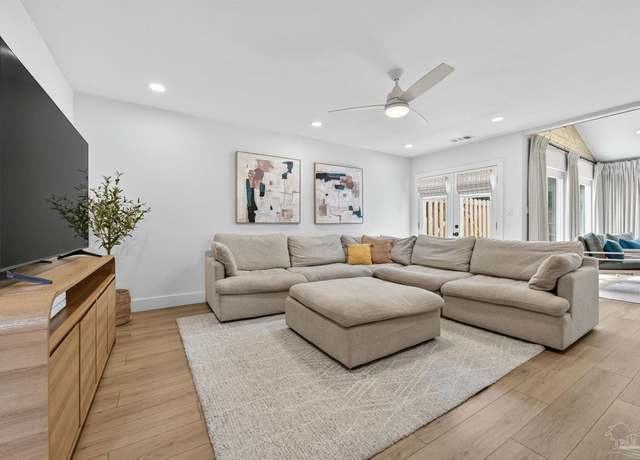 Property at 4731 Huron Dr, Pensacola, FL 32507, 2 beds, 2.5 baths