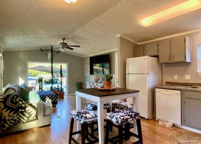 Property at 4069 Windsor Ln, Pace, FL 32571, 2 beds, 1 bath