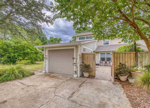 Property at 181 Russ Dr, Gulf Breeze, FL 32561, 4 beds, 2.5 baths
