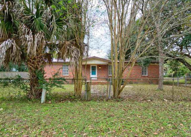 Property at 999 N 57th Ave, Pensacola, FL 32506, 4 beds, 3 baths