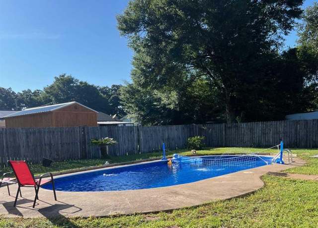 Property at 3001 English Oak Cir, Pensacola, FL 32526, 3 beds, 2 baths