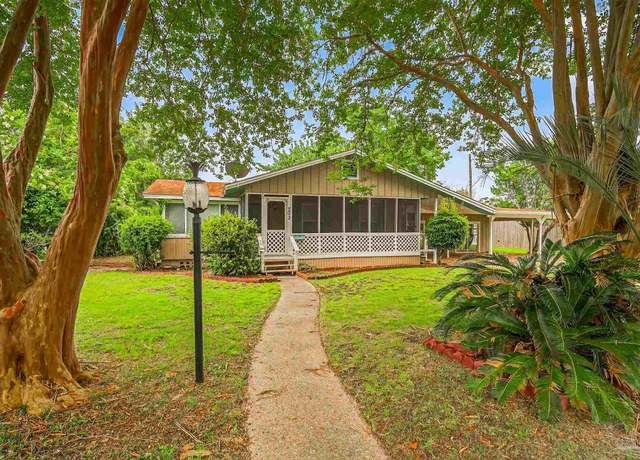 Property at 203 Baublits Dr, Pensacola, FL 32507, 3 beds, 2 baths