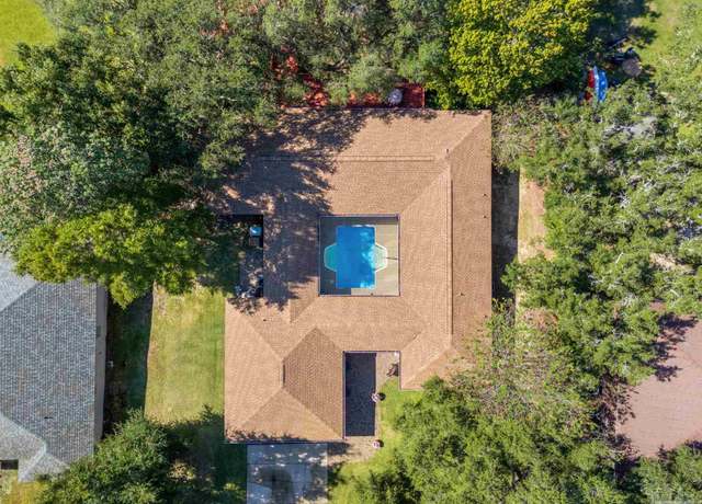 Property at 2849 Avenida De Soto, Navarre, FL 32566, 5 beds, 3 baths