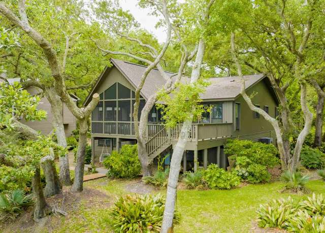 Property at 5670 Innerarity Cir, Pensacola, FL 32507, 4 beds, 3 baths