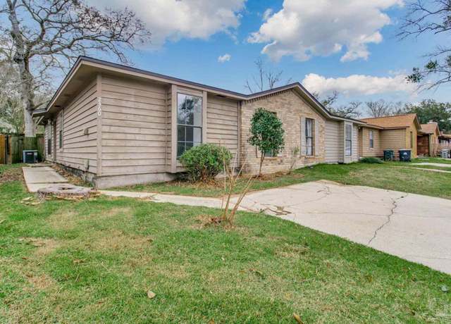 Property at 2360 Shoal Creek Dr, Pensacola, FL 32514, 3 beds, 2 baths