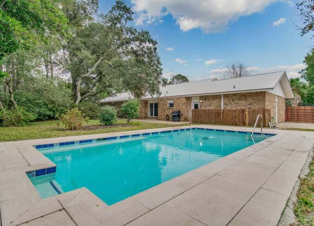 Property at 124 Palmetto Rd, Gulf Breeze, FL 32561, 3 beds, 2 baths
