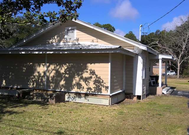 Property at 9030 Gulf Beach Hwy, Pensacola, FL 32507, 2 beds, 3 baths
