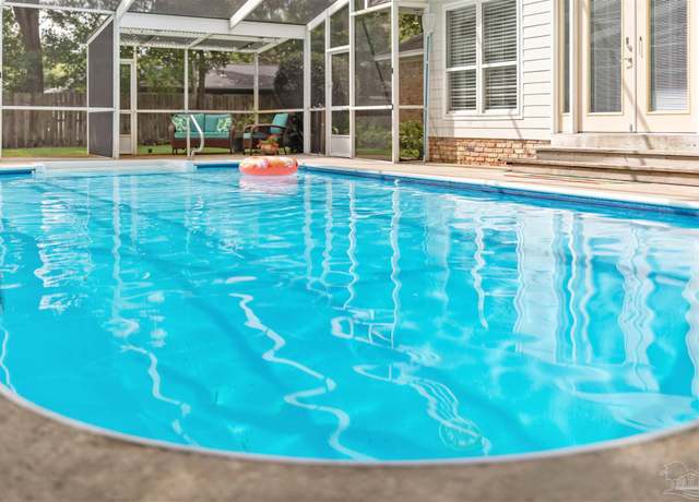 Property at 300 Bear Dr, Gulf Breeze, FL 32561, 3 beds, 3 baths