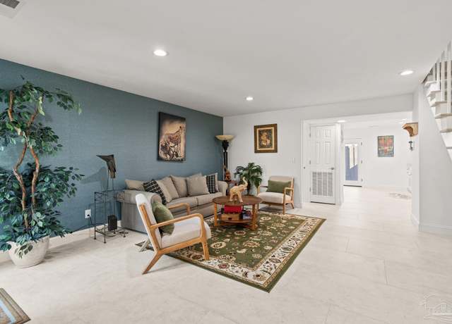 Property at 4735 Huron Dr, Pensacola, FL 32507, 2 beds, 2.5 baths