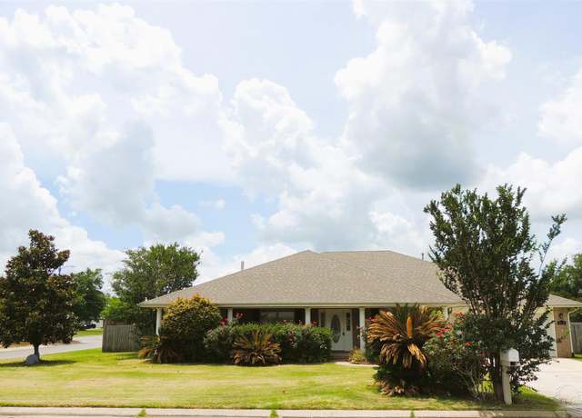 Property at 4814 Belvedere Cir, Pace, FL 32571, 4 beds, 3 baths