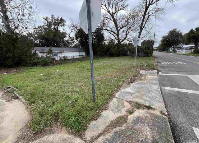 Property at 1721 N Davis Hwy, Pensacola, FL 32503