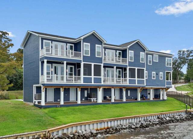 Property at 8550 Scenic Hwy Unit C, Pensacola, FL 32514, 3 beds, 2.5 baths