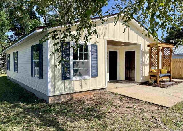 Property at 622 N G St, Pensacola, FL 32501, 3 beds, 1 bath